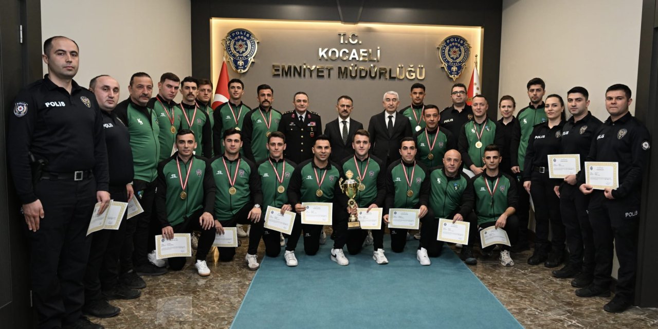 Başarı Belgelerini, Vali  Aktaş'ın Elinden Aldılar