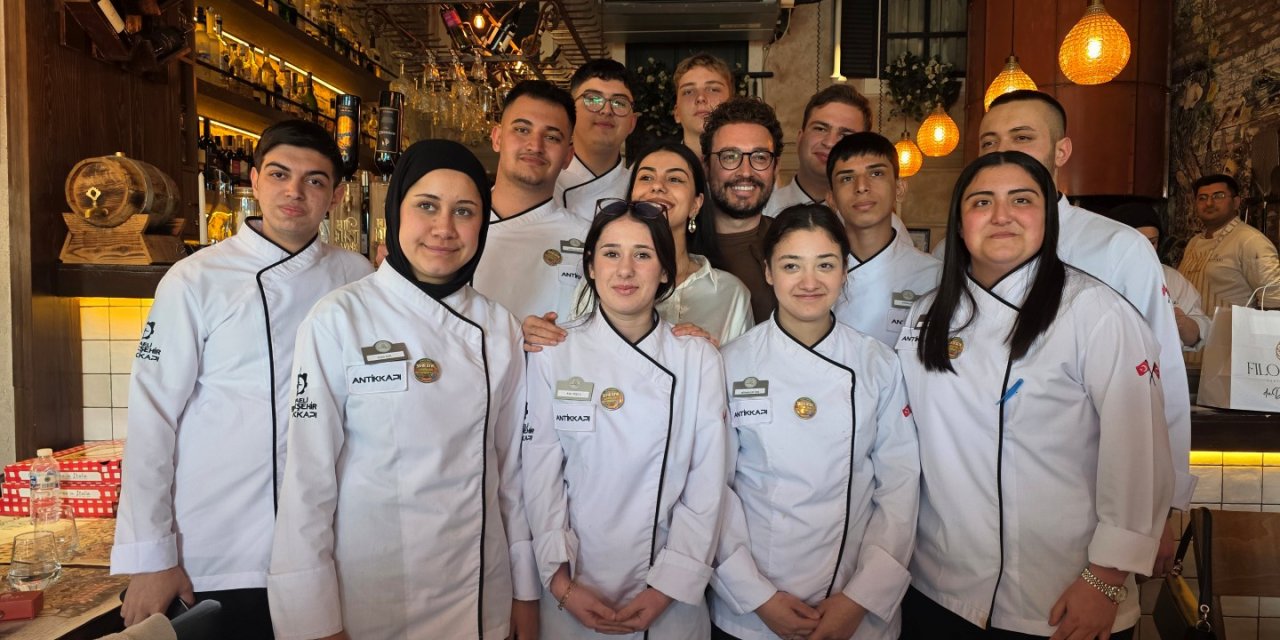 Genç şef adayları, işi ustasından öğrendi