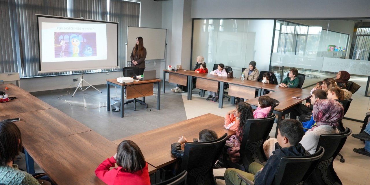 Sadece film izlemediler, duygularını keşfettiler