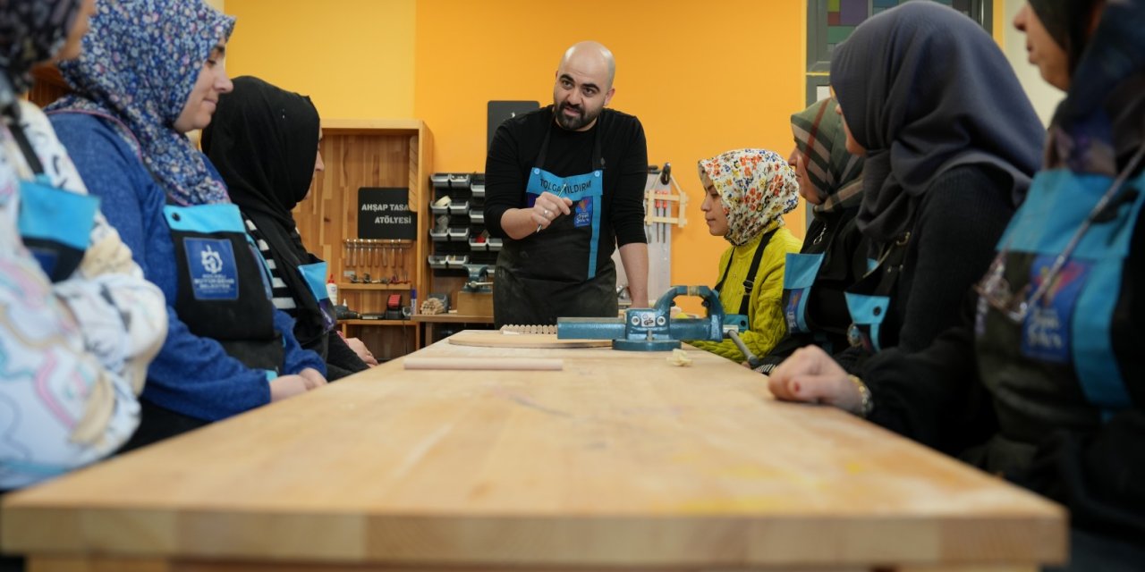 Büyükşehir’den kadınlara çok yönlü destek