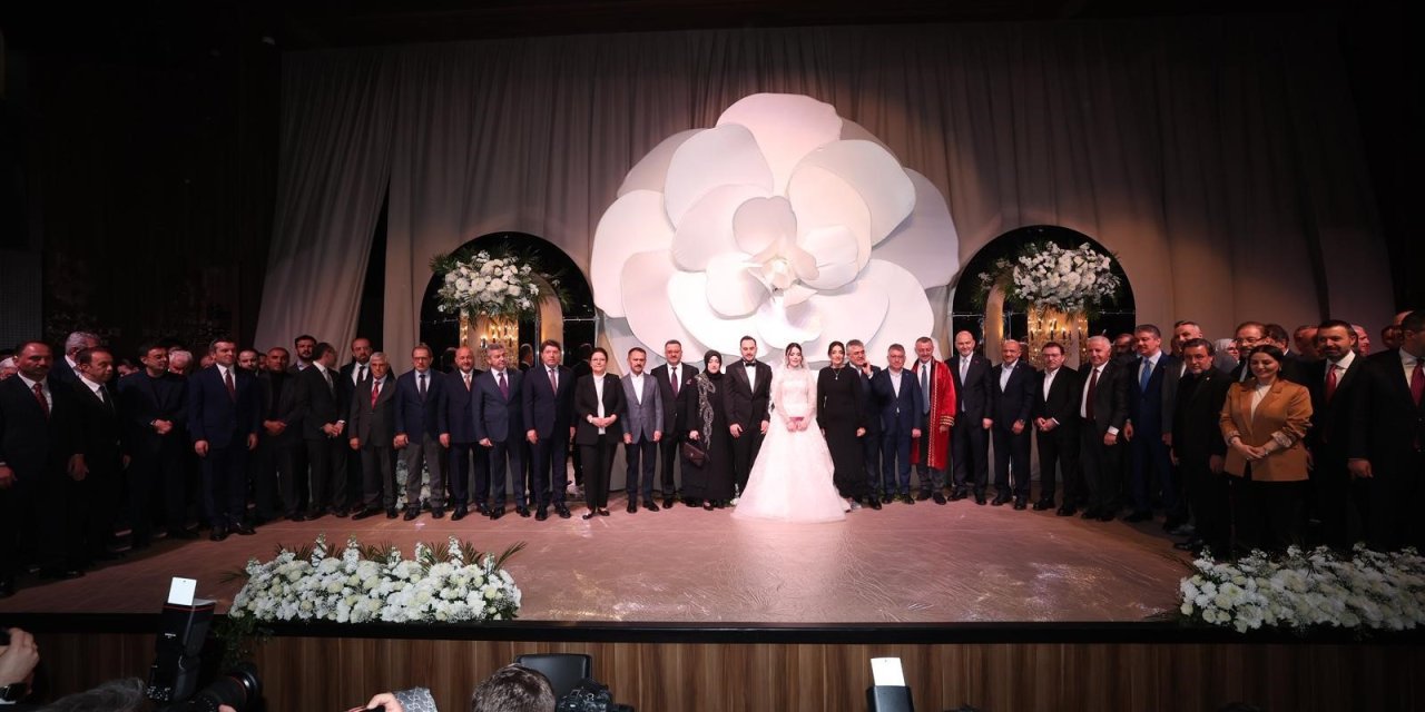 Nikah töreni siyaset camiasını bir araya getirdi