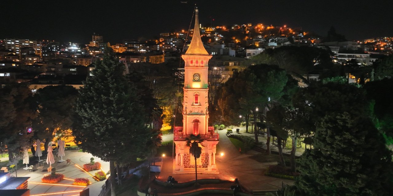 Saat Kulesi gece başka güzel