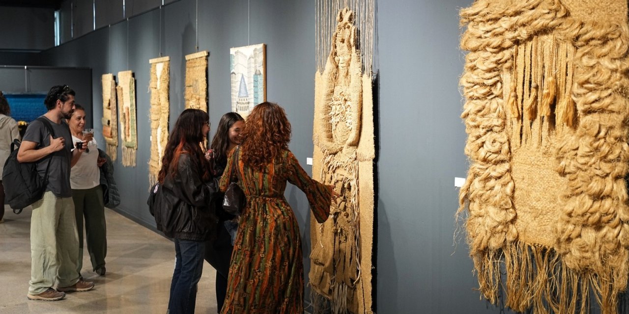 “Doku Renk ve İzler”, ilmek ilmek bu sergide