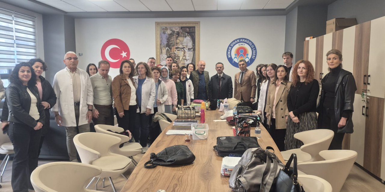 Vali Aktaş, Güne Lise  Ziyareti ile Başladı