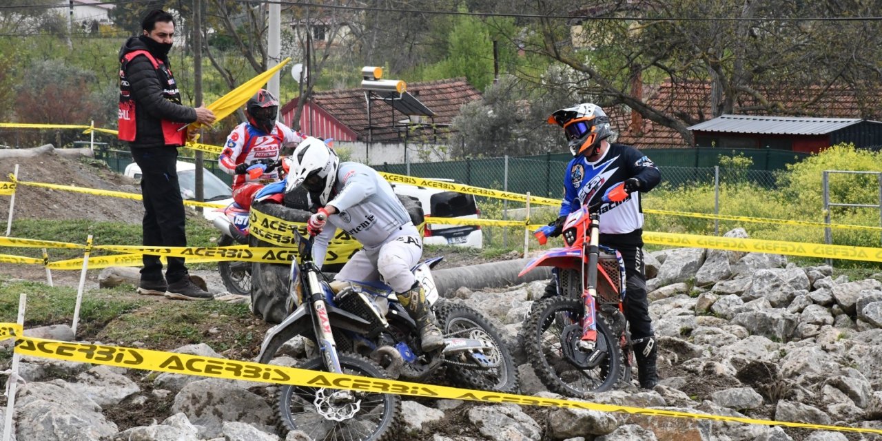 Şampiyonada Motosikletler Uçtu