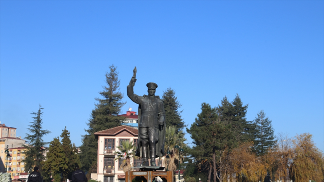Rize'deki heykelden sonra sıra orada