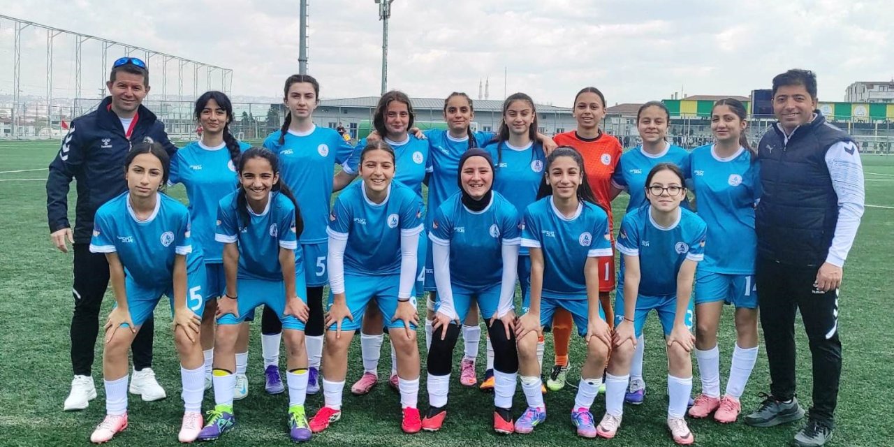 Körfez U15 Kız Futbol Takımı  Darıca’dan 4-0 galibiyetle döndü