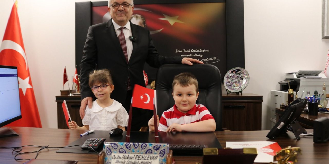 Miniklerden İl Sağlık Müdürü   Pehlevan'a  23 Nisan Ziyareti