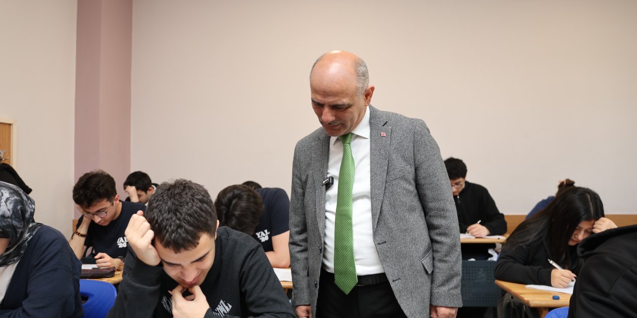 Körfez’de 4 bin 777 öğrenciye  ücretsiz deneme sınavı desteği