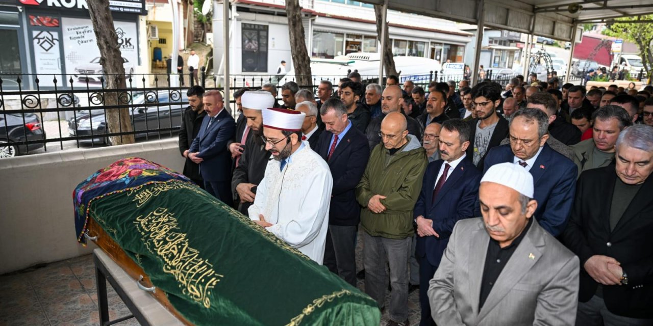 Şehit Annesi Son Yolculuğuna Uğurladı