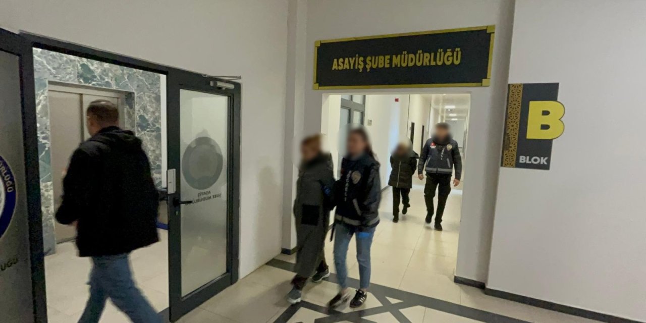 Hırsızlık yapan 2 kadın tutuklandı