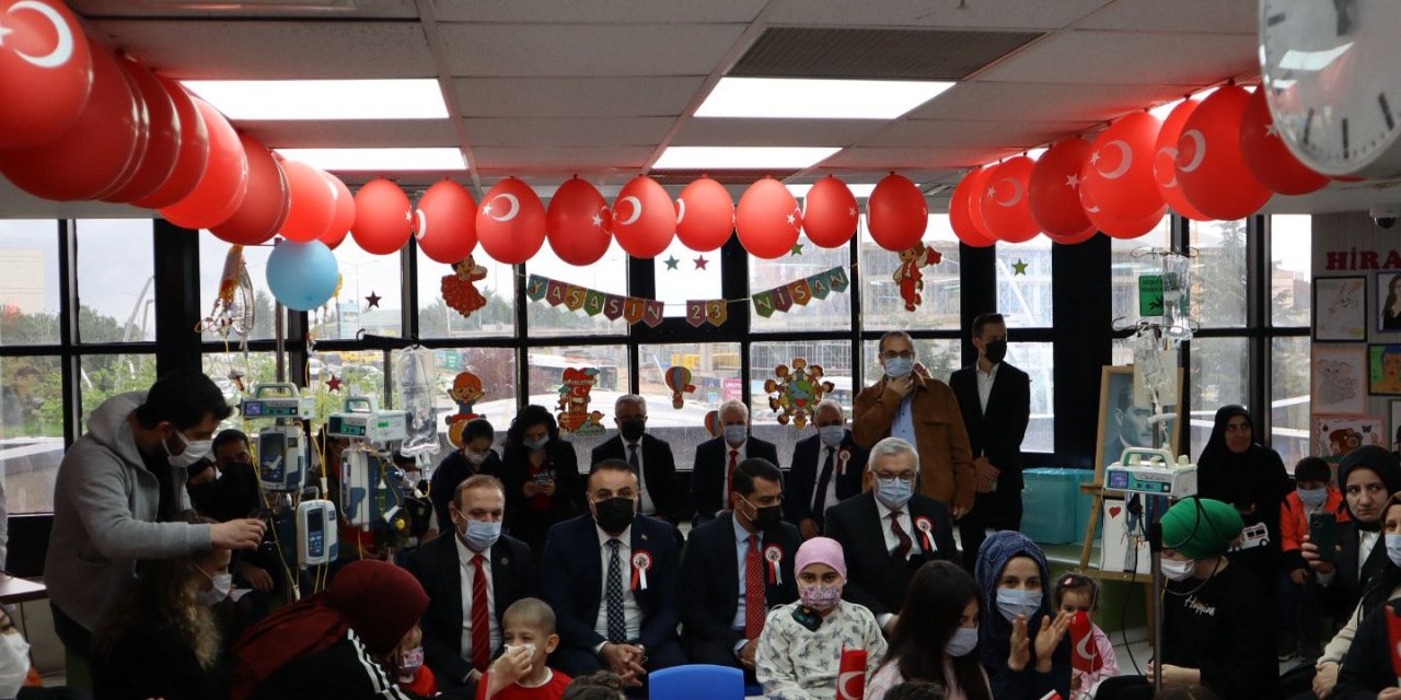 Vali Aktaş’tan Hastane  Sınıfına 23 Nisan Ziyareti