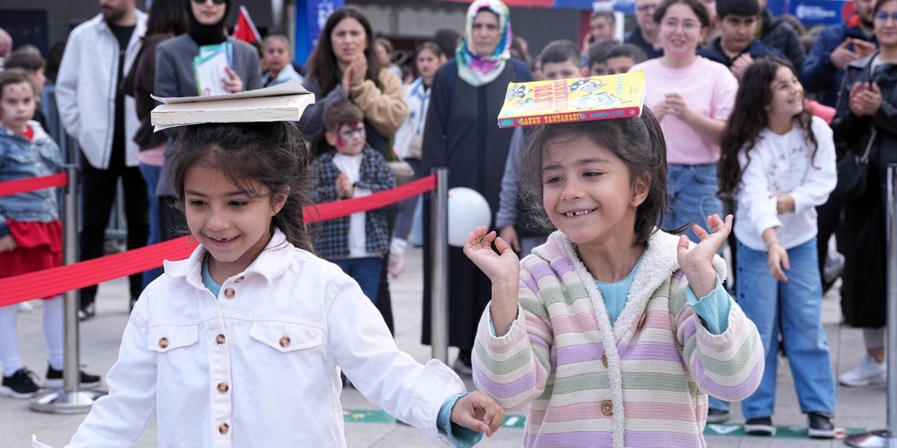 Büyükşehir’in şenliğinde  kültürler arası buluşma