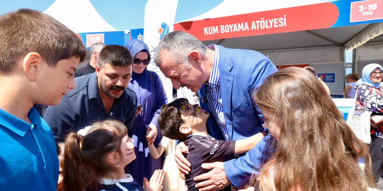 Büyükakın’a çocuklardan sevgi seli