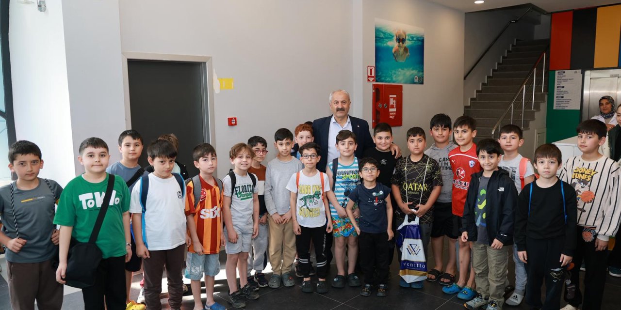 Büyükgöz Minik Yüzücülerle Bir Araya Geldi