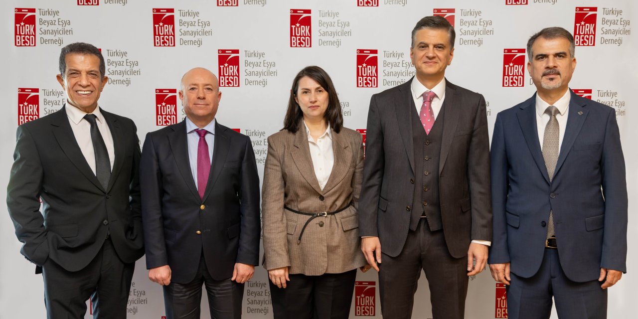 İç ve Dış Pazarlarda  Daralma Devam Ediyor