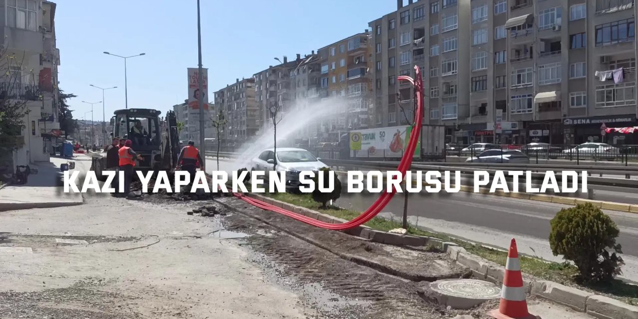 Kazı yaparken su borusu patladı