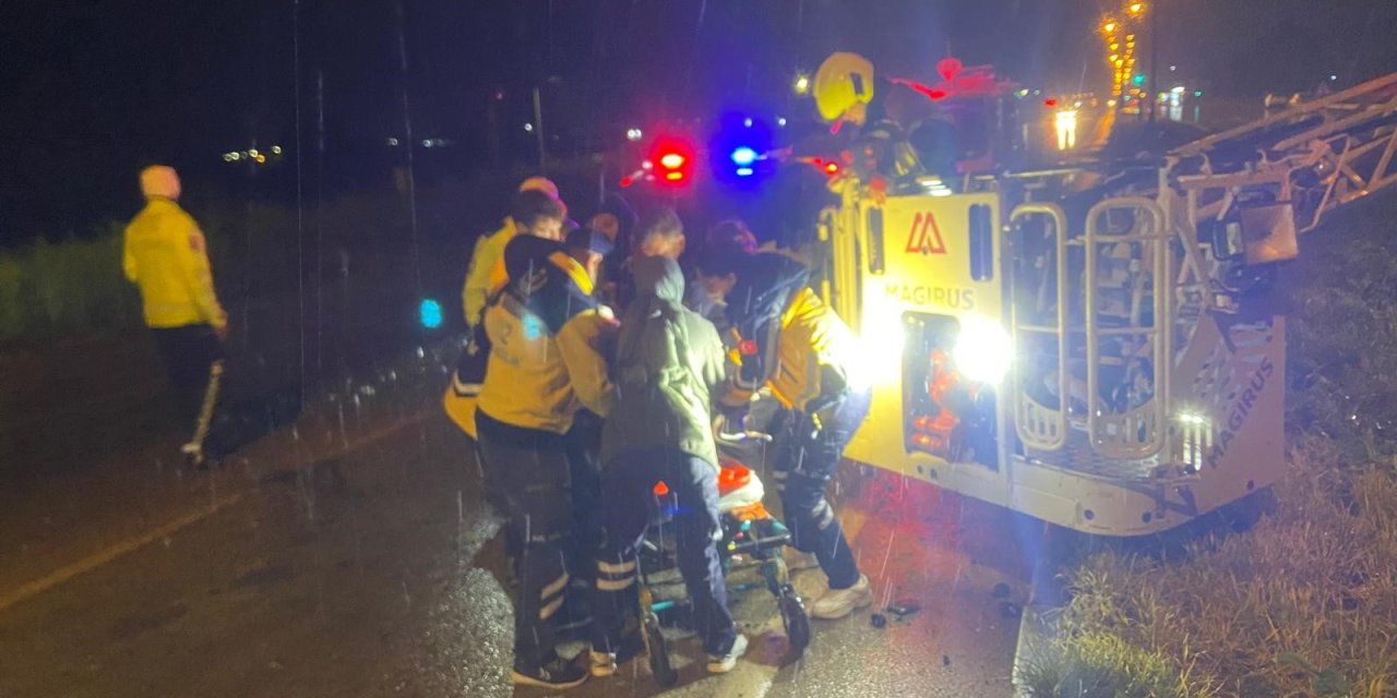 Balıkesir'de yolcu otobüsü devrildi: 3 ölü, 26 yaralı