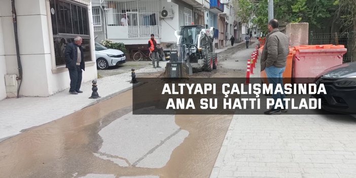 Altyapı çalışmasında ana su hattı patladı