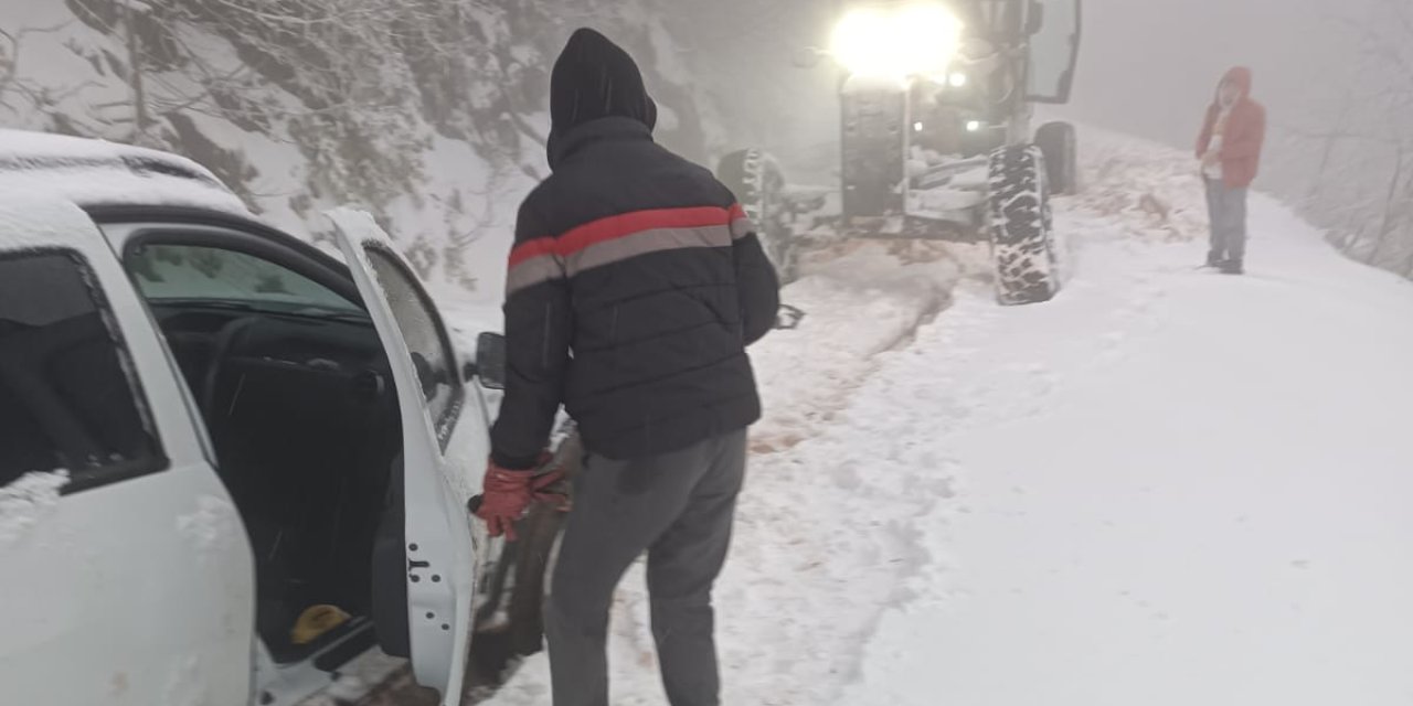 Ekipler mahsur kalanları kurtardı