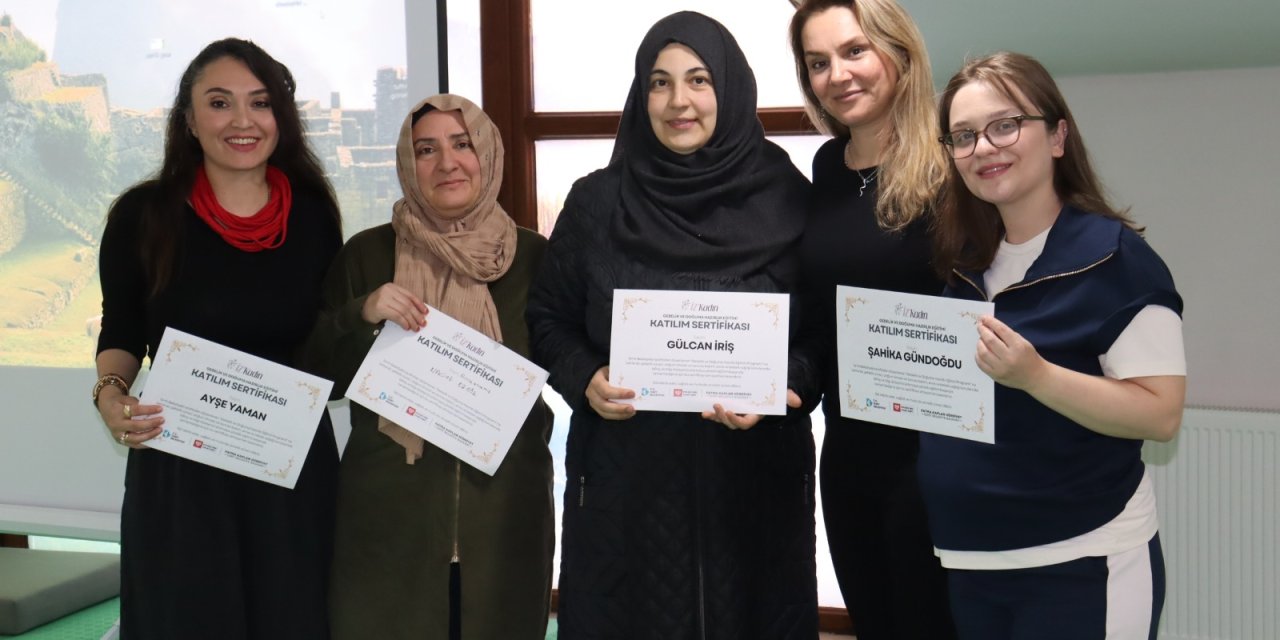 İZGİM’de anne adaylarına sertifika sevinci