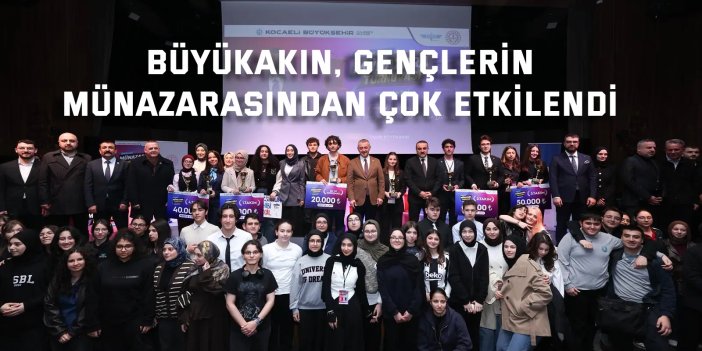 Büyükakın, gençlerin münazarasından çok etkilendi