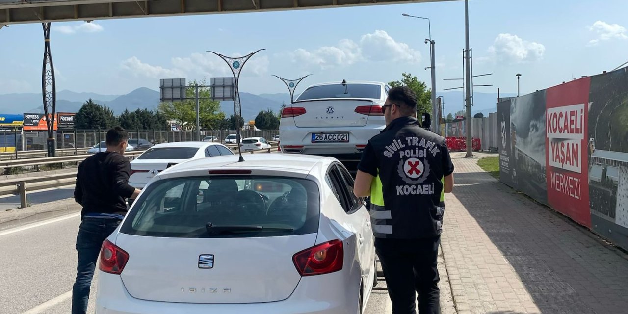 Kocaeli Emniyeti Affetmiyor: Korsan Araca 100 TL Ceza!