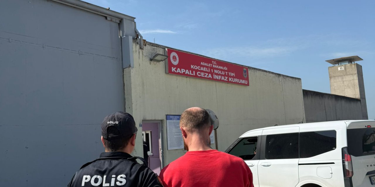 Hem üzerinde hem de evinden uyuşturucu çıktı
