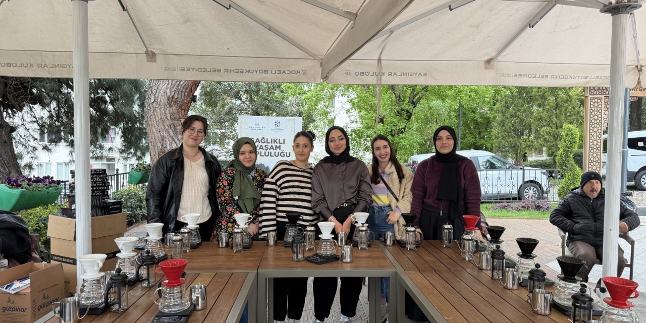 Biri filtre kahve yaptı, diğeri Türk kahvesi