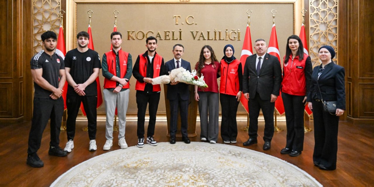 Gençler’den Vali Aktaş’a 19 Mayıs Ziyareti