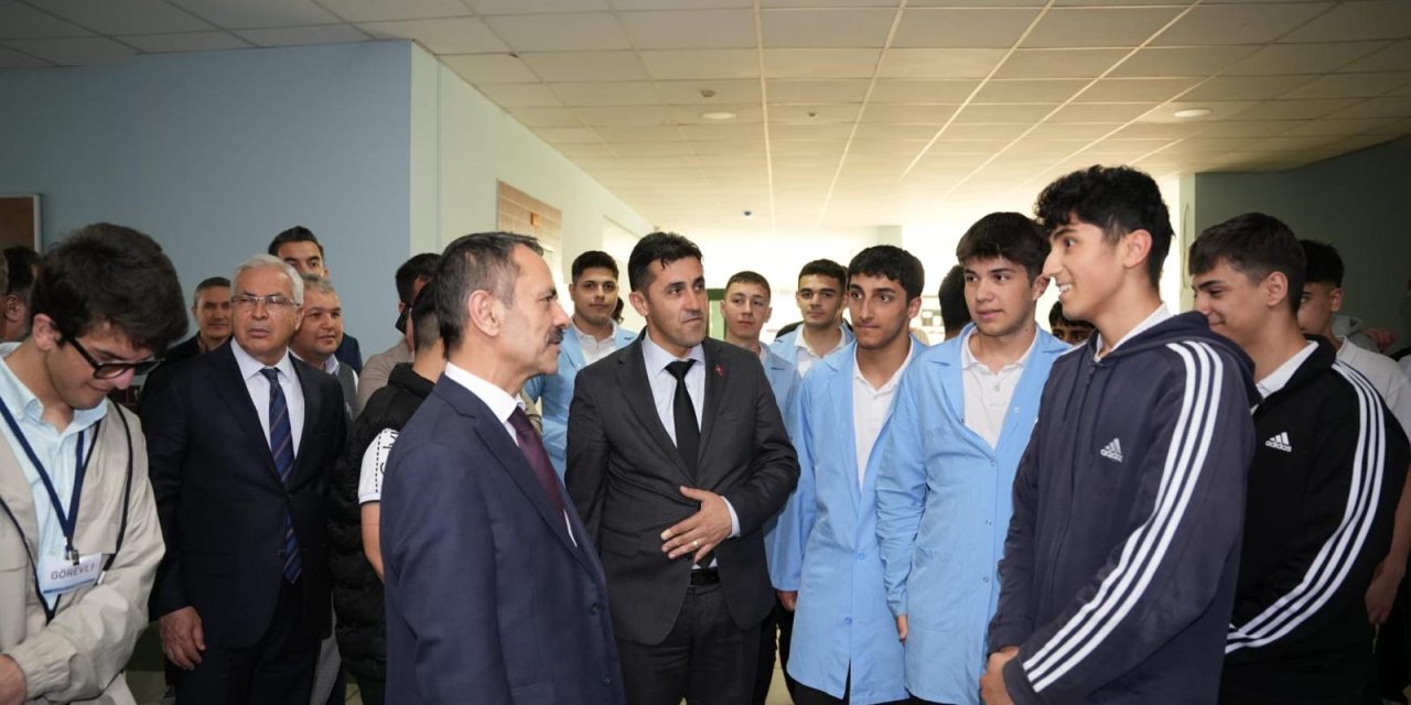 Vali Aktaş’tan Darıca’da Okul Ziyaret Etti