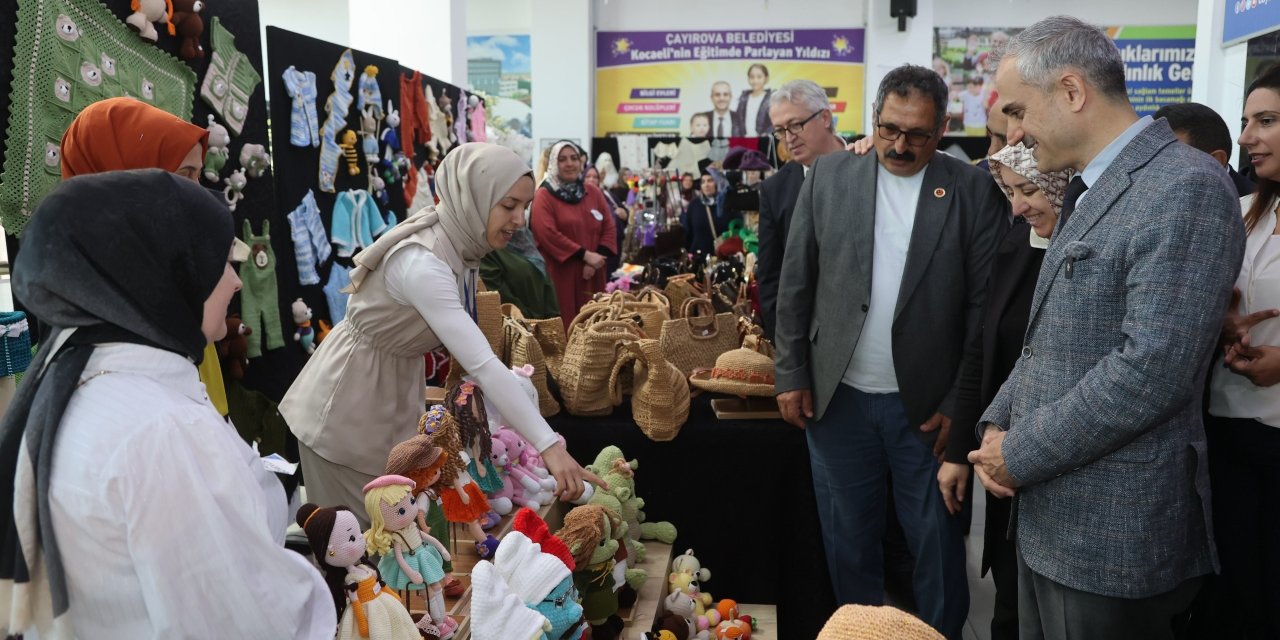 Çayırova'da el emeği göz  nuru eserler görücüye çıktı