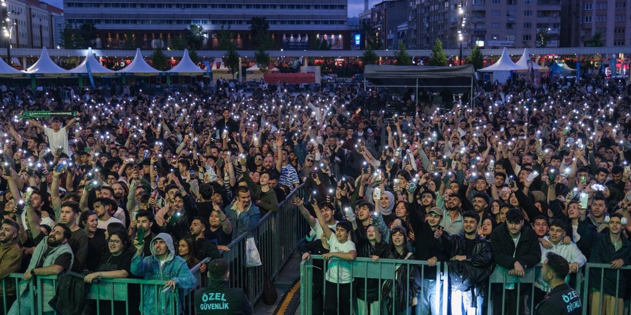 Ceza, EnFest sahnesinde hayranlarını coşturdu