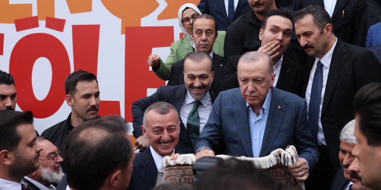 Büyükakın, müze için Cumhurbaşkanı  Erdoğan’a forma imzalattı