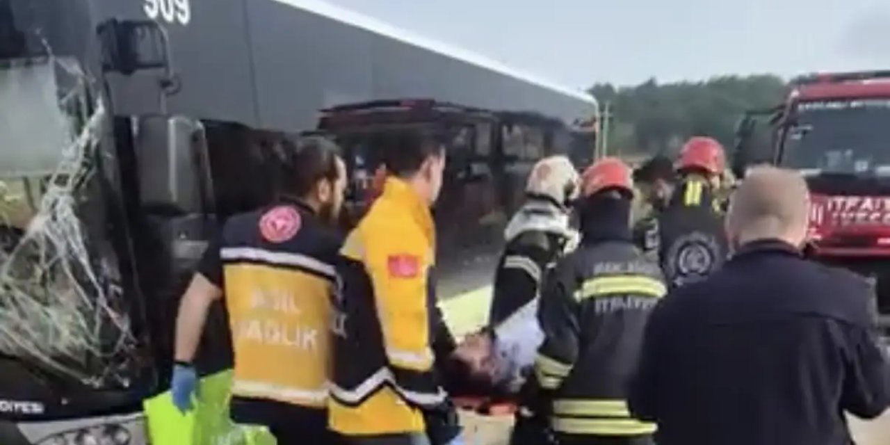 Otomobil ile belediye  otobüsü çarpıştı: 3 yaralı