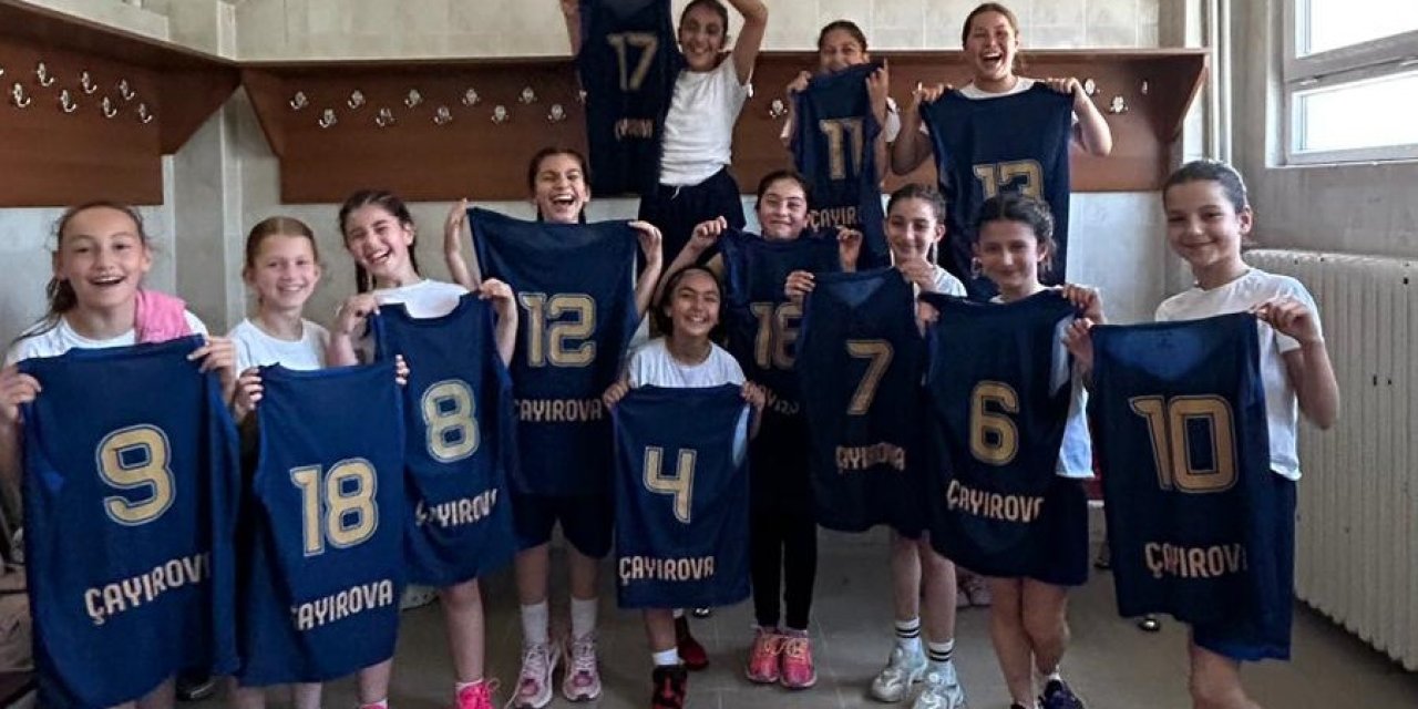 Çayırova’nın minik basketbolcuları şampiyon oldu