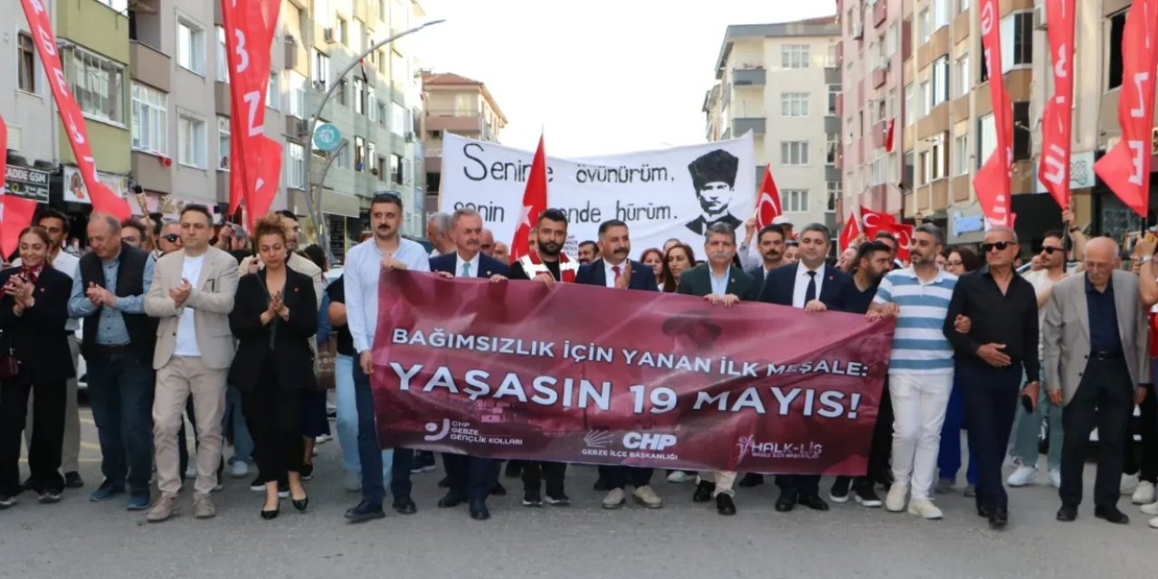 CHP Korteji Meydanı Doldurdu