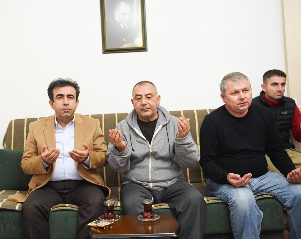 Vali Güzeloğlu şehit ailesini ziyaret etti 
