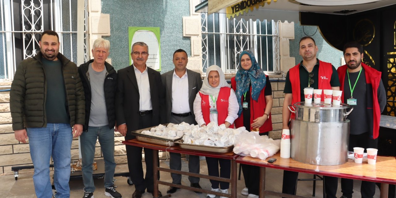 İzmit Belediyesinden Yenidoğan’da Cuma ikramı