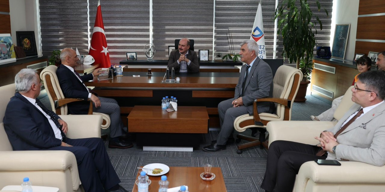 Hem bayramlaştılar hem de ilçe gündemini değerlendirdiler
