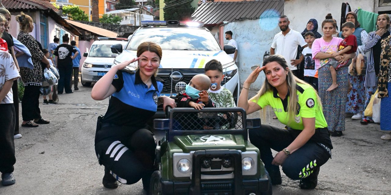 Kocaeli polisi, minik Halime’yi moral ziyareti