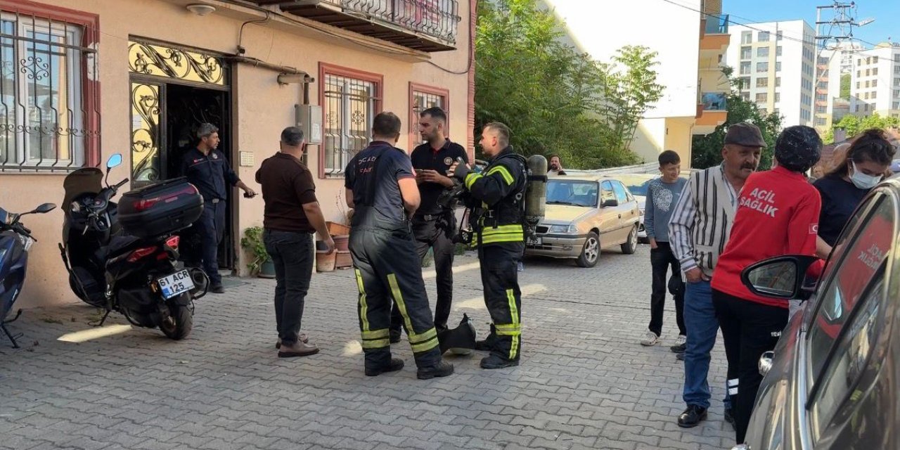 Kocaeli'de kötü kokuların geldiği evden cansız beden çıktı