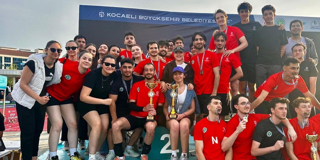 GTÜ voleybol takımları dereceler elde etti