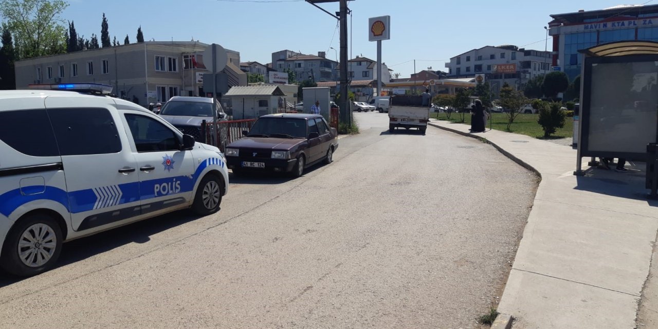 Hastane önünde tartıştığı kadını bıçakladı