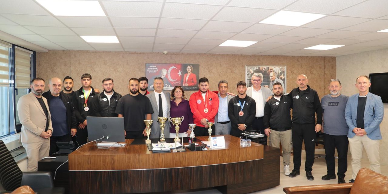 Güreşçilerden çifte başarı