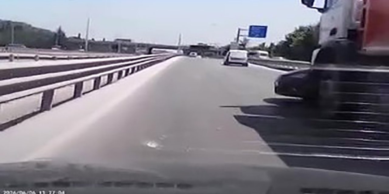 Kamyon otomobili önüne alıp metrelerce sürükledi: O anlar ar