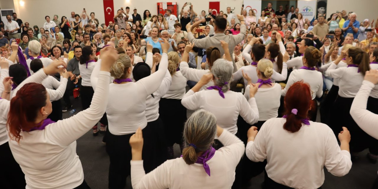 İzmit’in asırlık çınarları yıl  sonu gösterisinde göz doldur