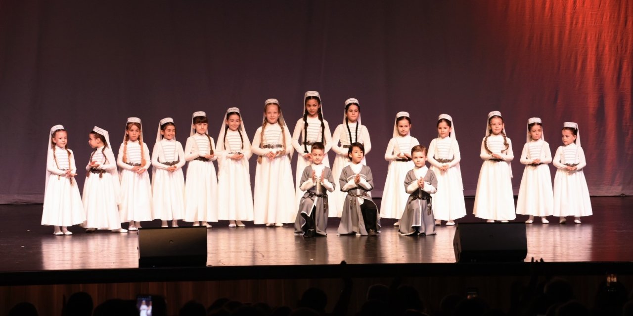 Sahnede Kafkas rüzgarı