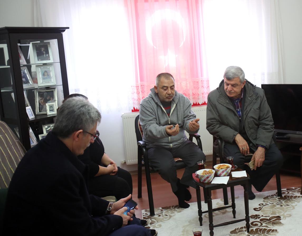 Karaosmanoğlu şehit ailesini ziyaret etti