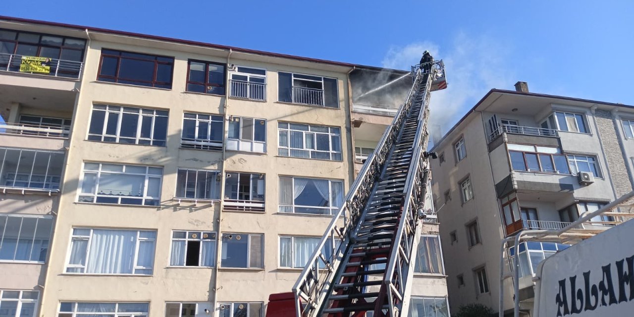 Yangında mahsur kalan kadın ve çocuk kurtarıldı